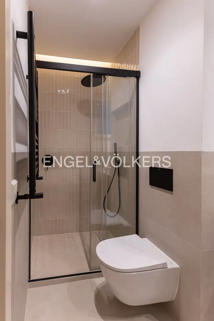Badezimmer von Wohnung zum Verkauf in Madrid mit Klimaanlage und Heizung