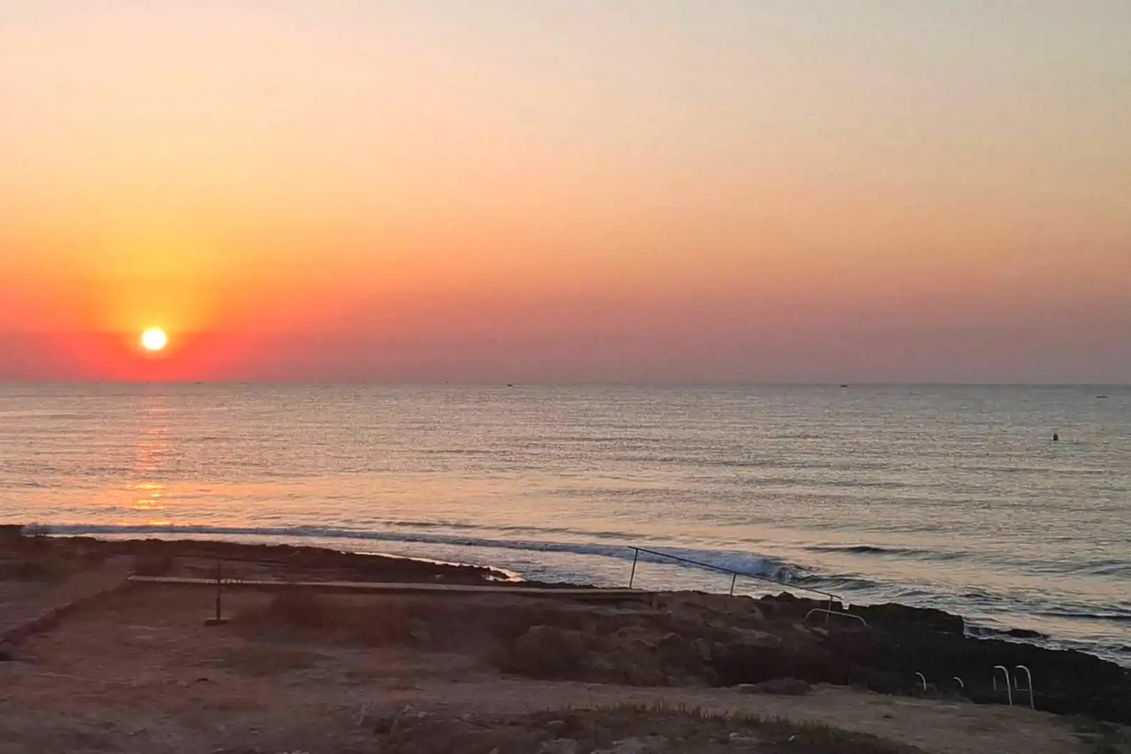 Außenansicht von Einfamilien-Reihenhaus zum Verkauf in Torrevieja mit Klimaanlage, Heizung und Terrasse