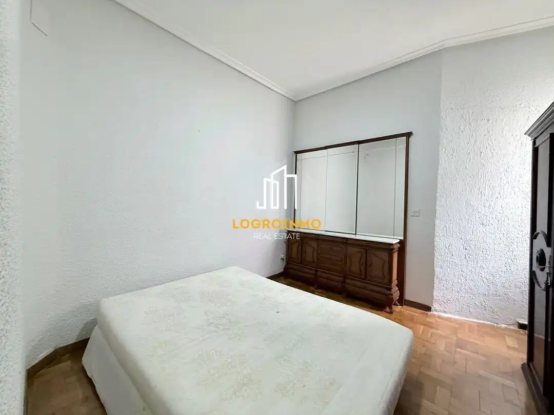 Habitación de Piso en venta en  Logroño con Aire acondicionado, Calefacción y Balcón