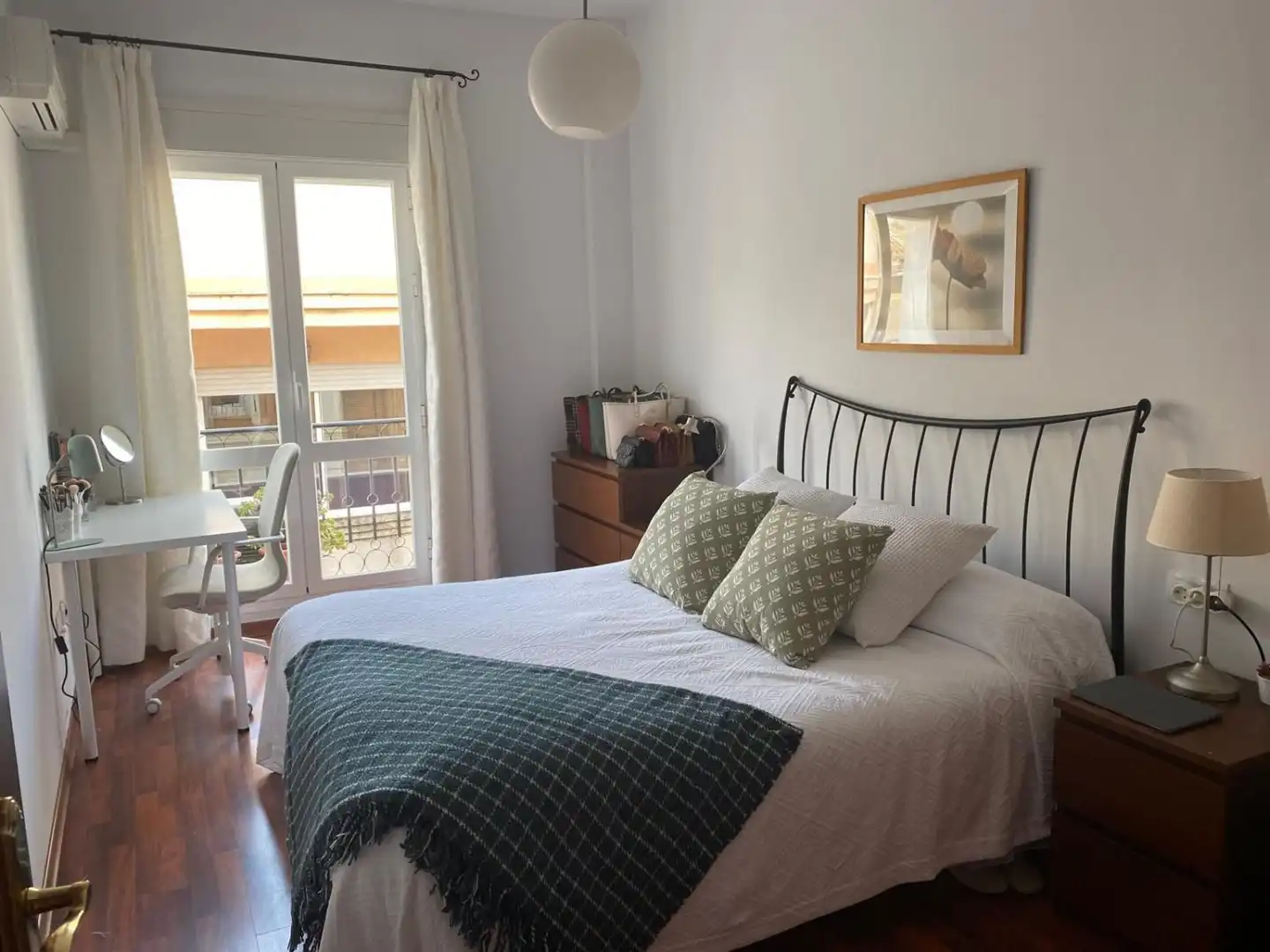 Habitación de Apartamento de alquiler en Huelva con Aire acondicionado, Amueblado y Balcón