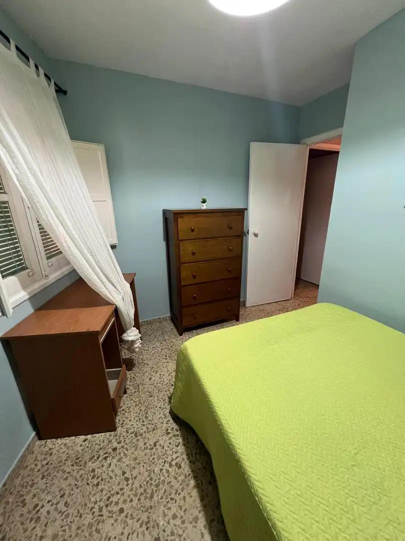 Habitación de Piso de alquiler en Sevilla con Aire acondicionado, Terraza y Amueblado