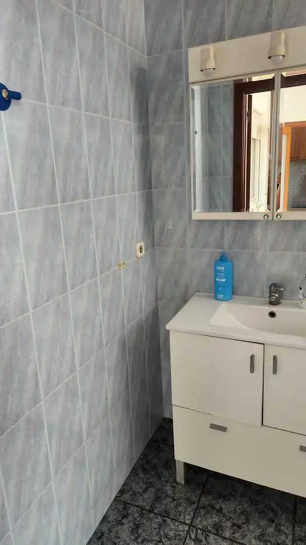Baño de Piso de alquiler en Salt con Aire acondicionado, Calefacción y Trastero