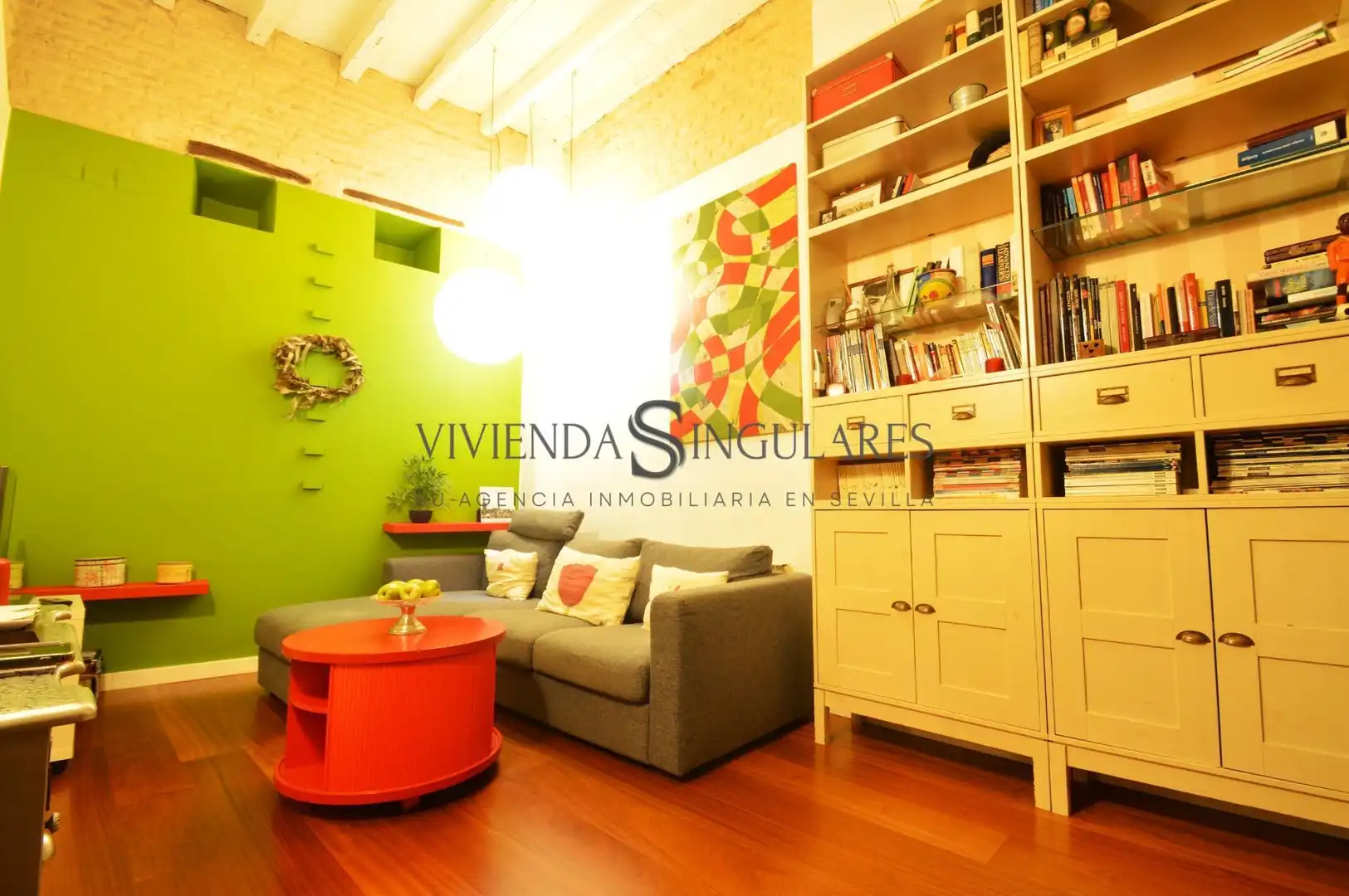 Sala d'estar de Apartament en venda en Sevilla amb Aire condicionat i Moblat
