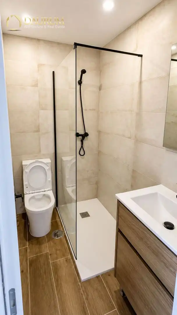 Bany de Pis en venda en Sevilla amb Aire condicionat