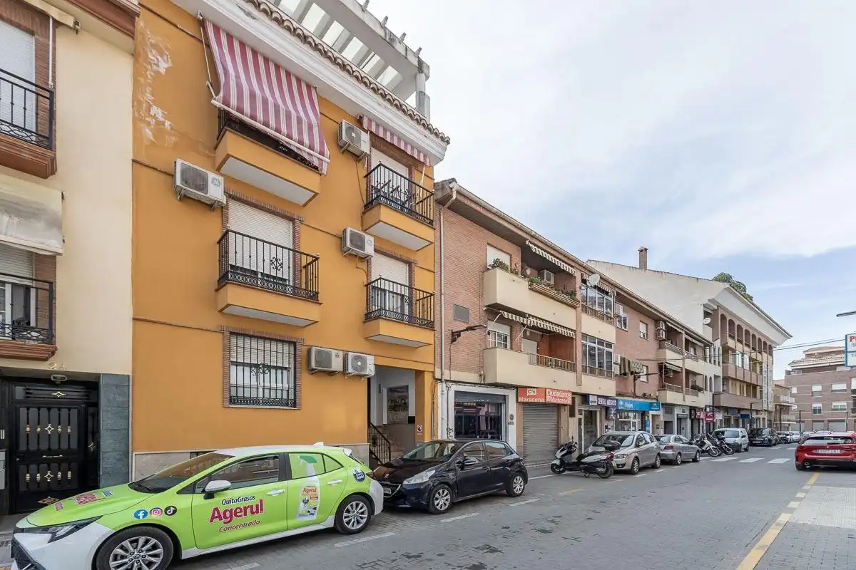Außenansicht von Dachboden zur Miete in Maracena mit Terrasse und Möbliert