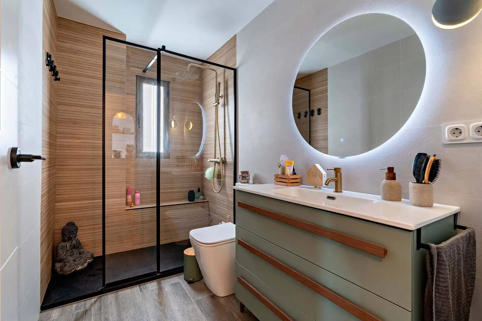 Baño de Piso en venta en Roquetas de Mar con Aire acondicionado, Jardín privado y Terraza