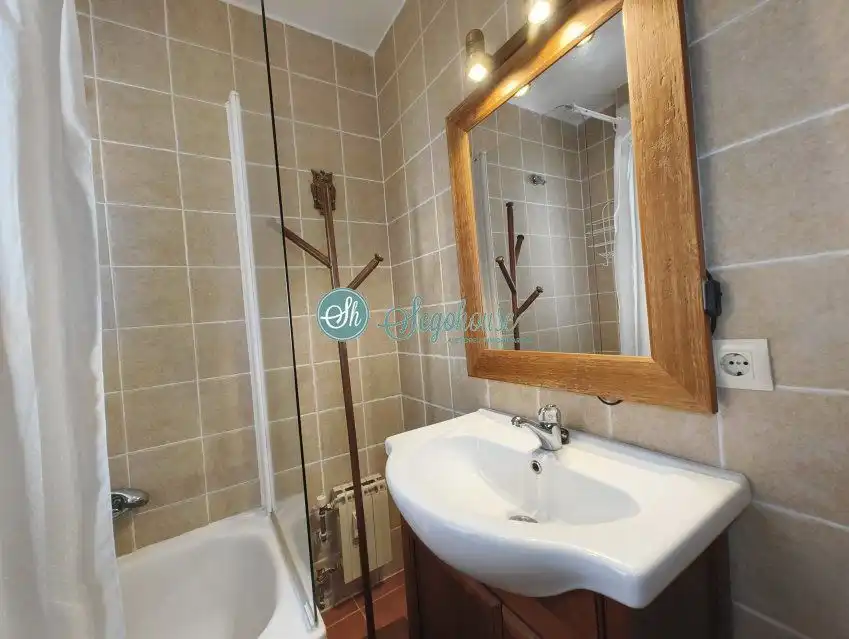 Baño de Piso en venta en Segovia con Calefacción, Parquet y Terraza