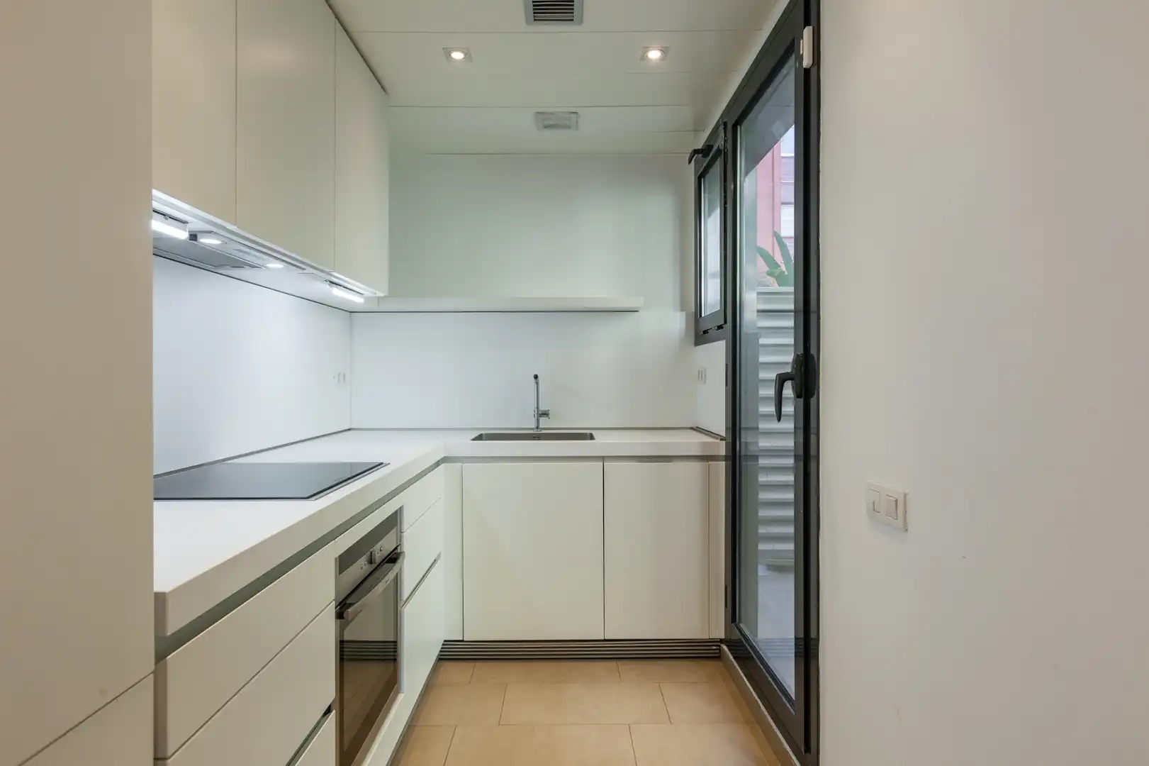 Erdgeschosswohnung mit Garten zur Miete in Carrer de Dalmases, imagen 3