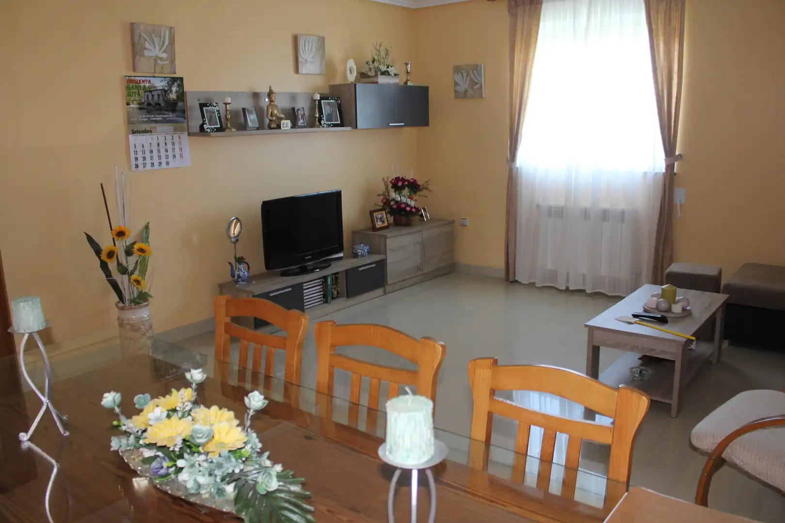 Sala d'estar de Casa o xalet en venda en Valdoviño amb Jardí privat, Parquet i Terrassa