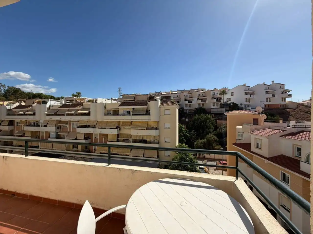 Vista exterior de Ático de alquiler en Rincón de la Victoria con Terraza, Amueblado y Piscina comunitaria