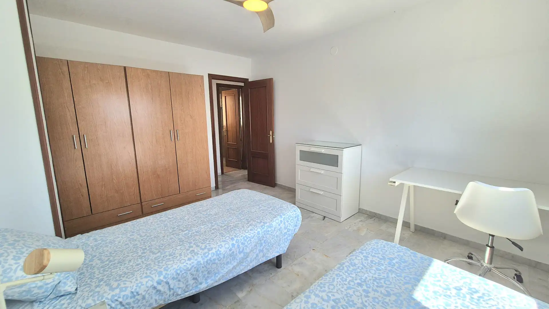 Habitación de Ático de alquiler en Marbella con Aire acondicionado, Terraza y Trastero