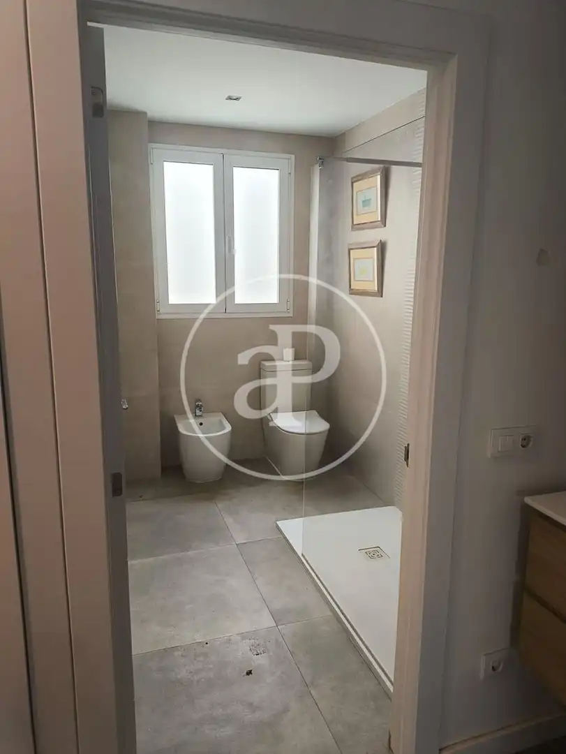 Baño de Piso de alquiler en Valencia con Aire acondicionado, Terraza y Trastero
