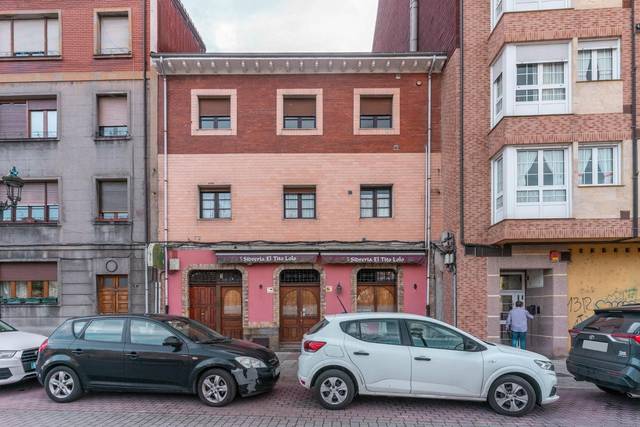 Edificio en Venta en Calle LLERA, 5 en Sama