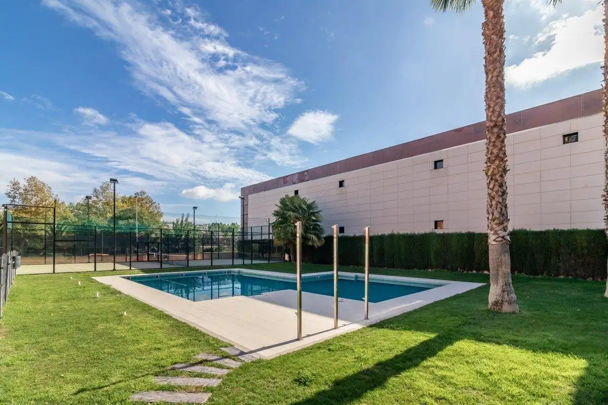 Schwimmbecken von Wohnung zur Miete in Granada mit Klimaanlage, Heizung und Privatgarten