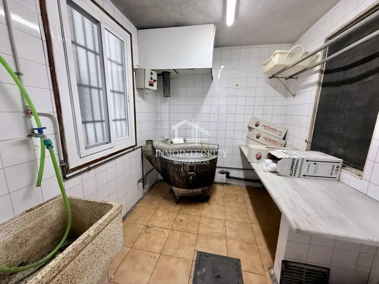Cocina de Local en venta en Castellón de la Plana / Castelló de la Plana con Aire acondicionado