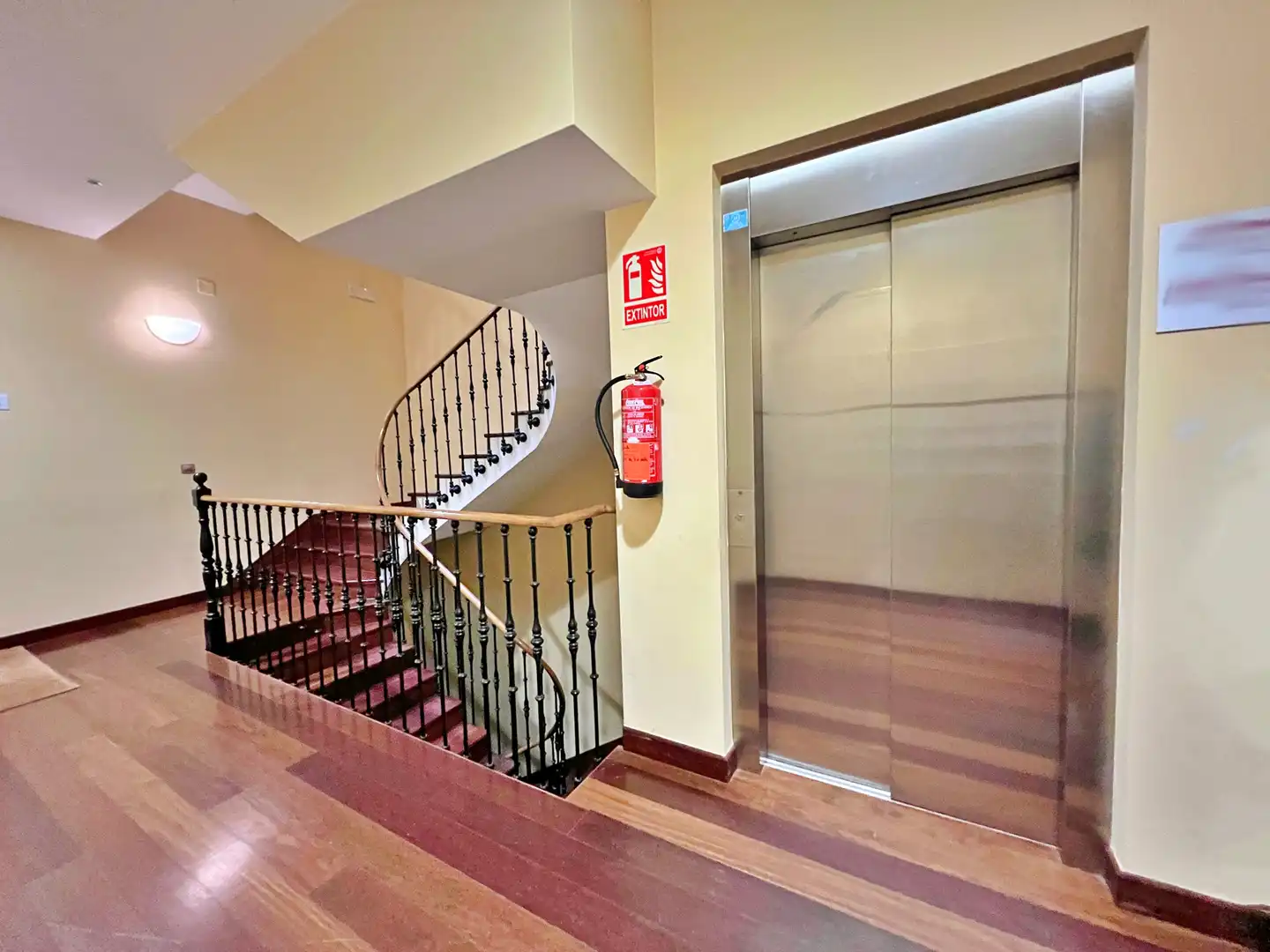Local comercial en venta en Calle de la Reina, imagen 7