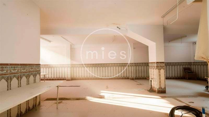 Vista exterior de Local en venda en Torrent