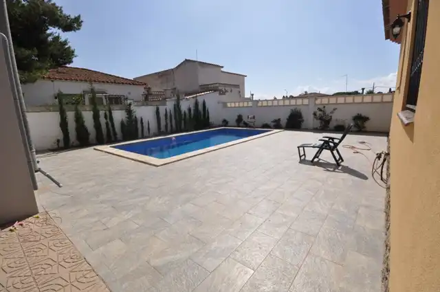 Chalet con piscina en venta en Miami Platja, imagen 5