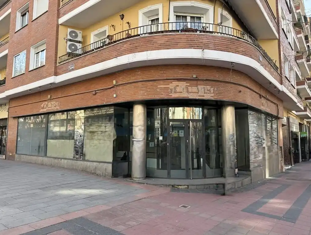Vista exterior de Local en venta en Arganzuela