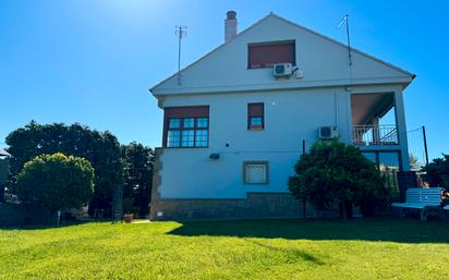 Vista exterior de Casa o xalet en venda en Esparreguera amb Aire condicionat, Terrassa i Piscina