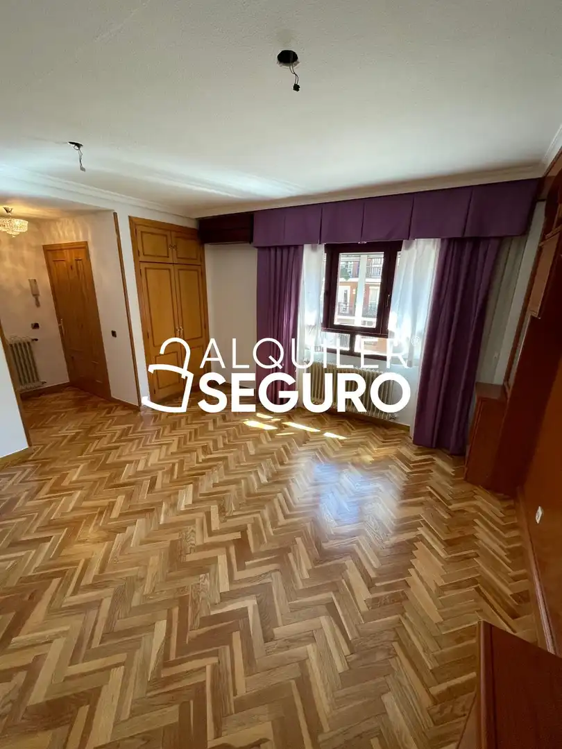 Dormitori de Loft de lloguer en Madrid amb Aire condicionat i Calefacció