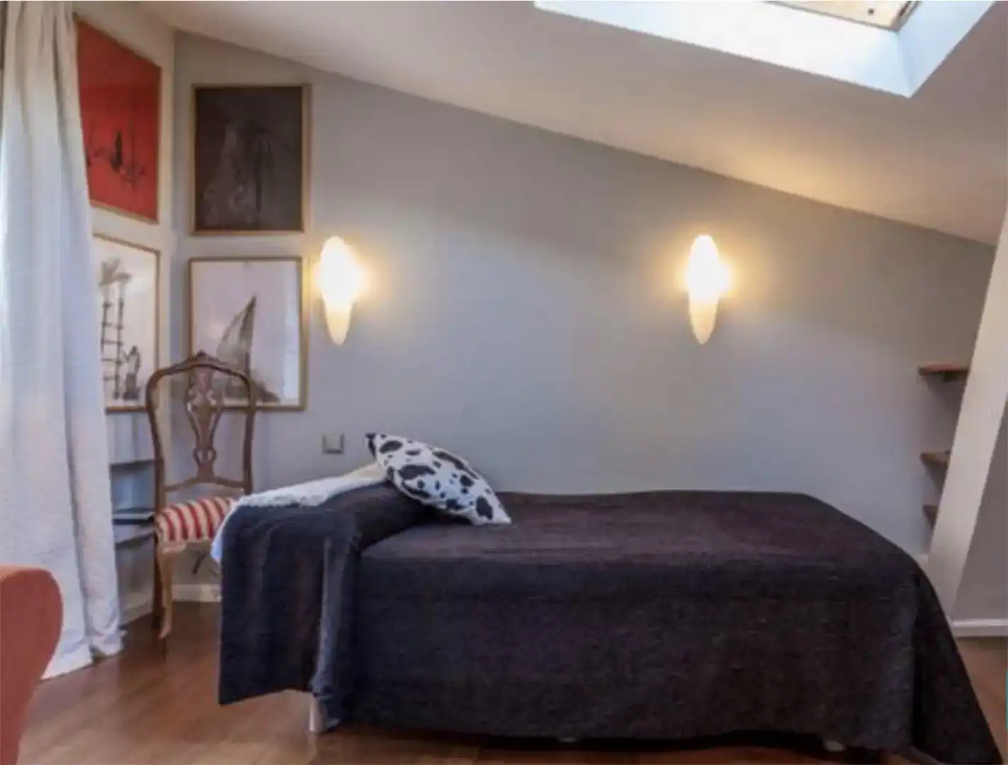 Dormitori de Apartament de lloguer en Madrid amb Aire condicionat, Parquet i Moblat