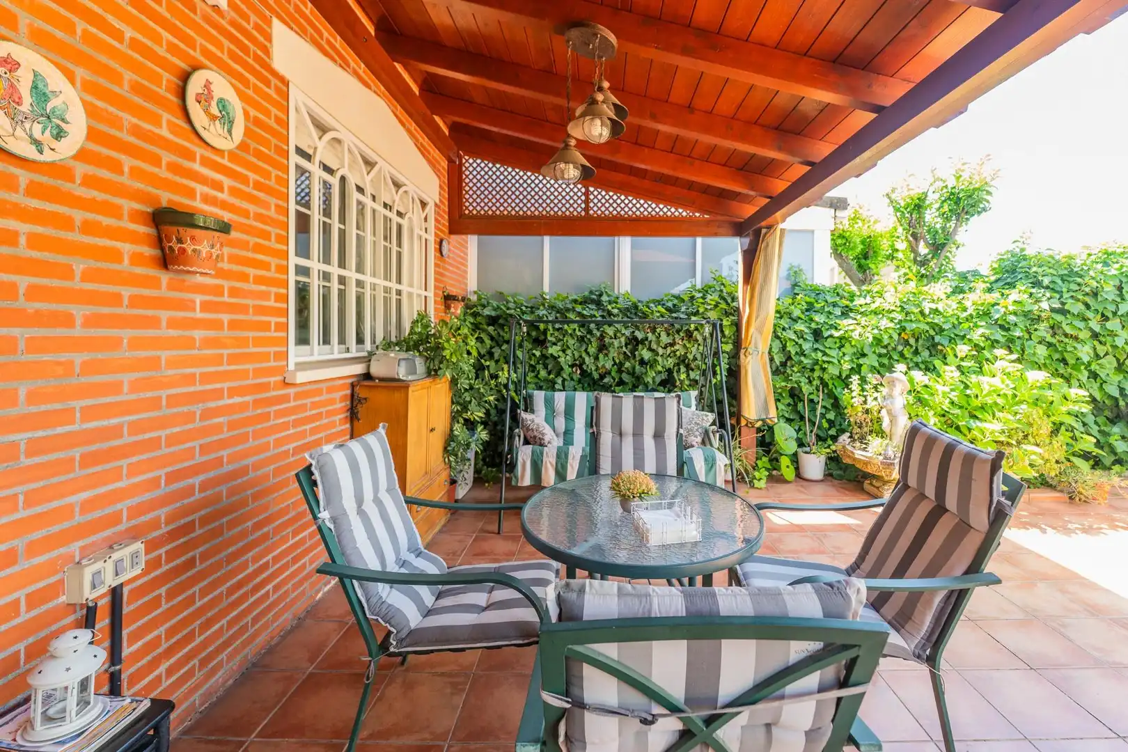 Terrasse von Einfamilien-Reihenhaus zum Verkauf in Parla mit Klimaanlage, Heizung und Privatgarten