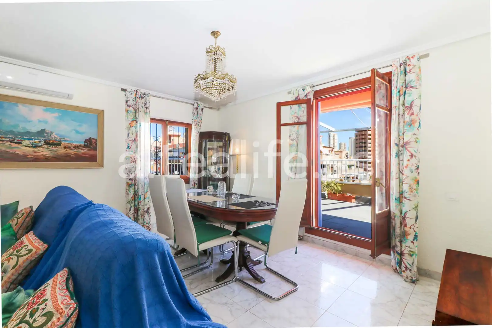 Esszimmer von Dachboden zum Verkauf in Benidorm mit Klimaanlage und Terrasse