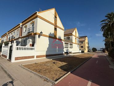 Casa amb piscina en venda a Torre del Mar