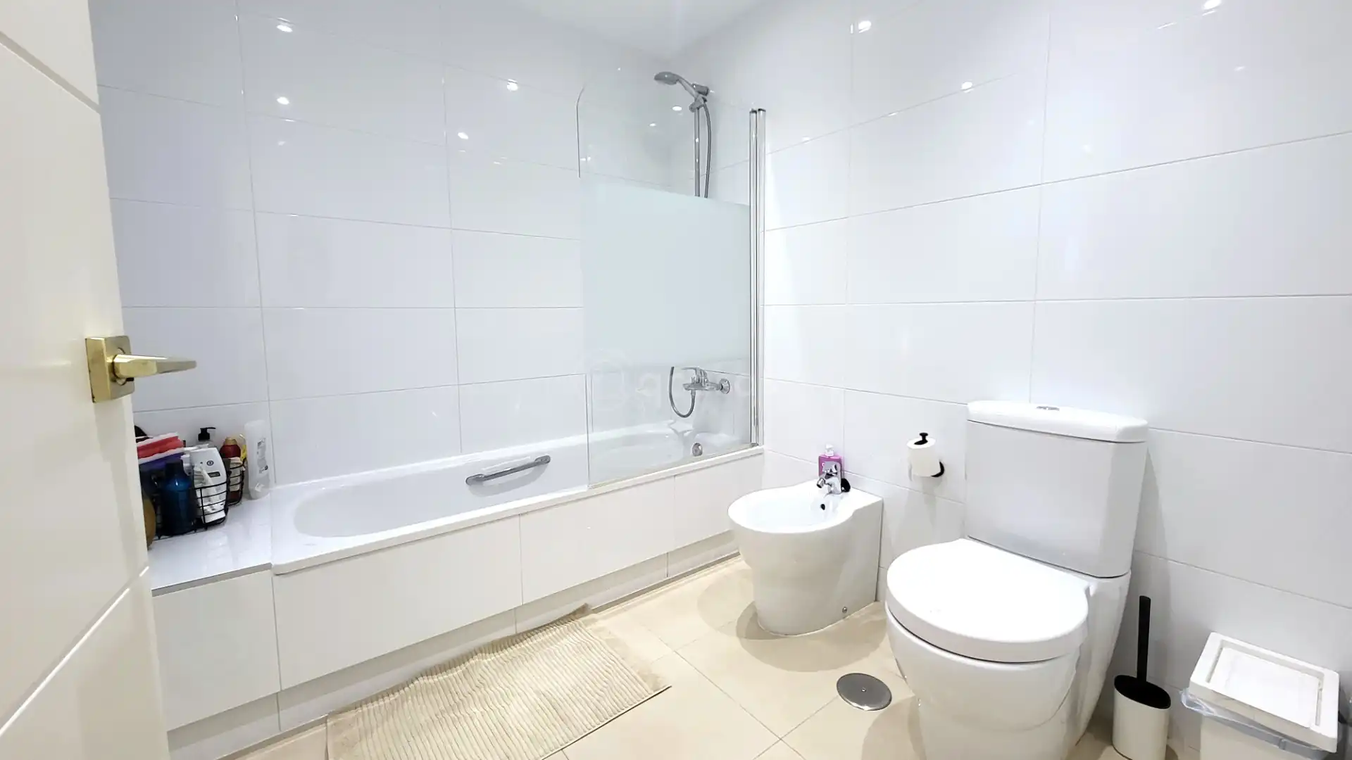 Bathroom of Flat for sale in Benalmádena  with Air Conditioner, Terrace and Furnished