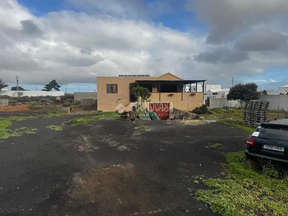 Casa adosada en venta en Teguise con Terraza y Balcón