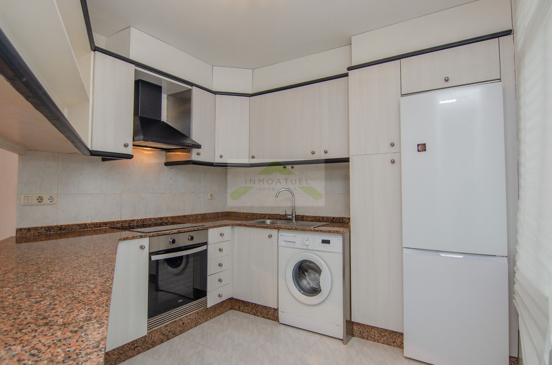 Cuina de Pis de lloguer en A Coruña Capital  amb Parquet, Forn i Rentadora