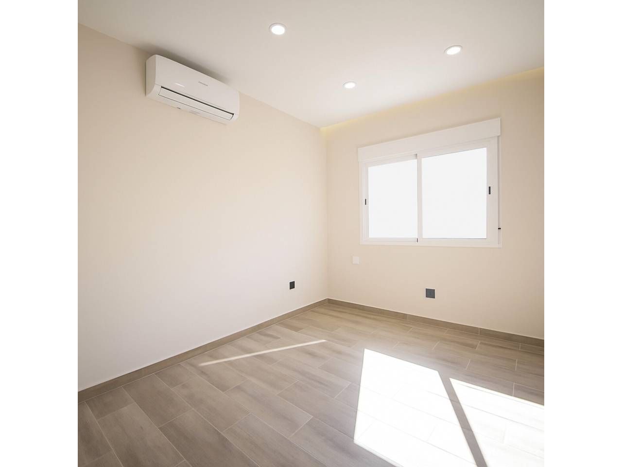 Bedroom of Flat for sale in  Barcelona Capital  with Air Conditioner