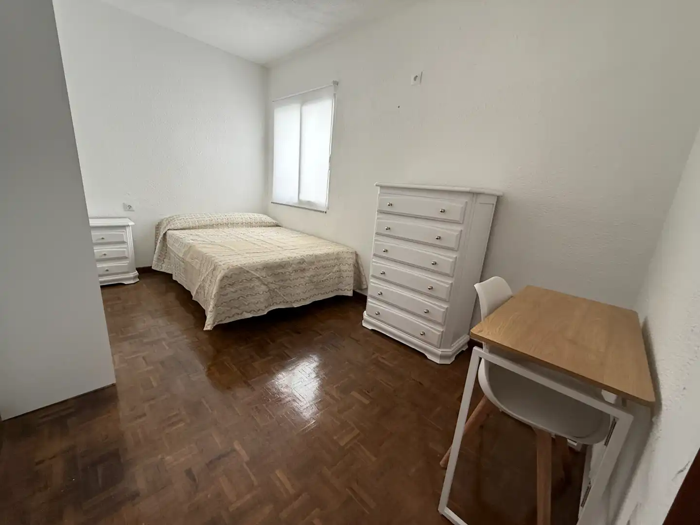 Schlafzimmer von Wohnung zur untervermieten in Córdoba mit Klimaanlage, Heizung und Möbliert