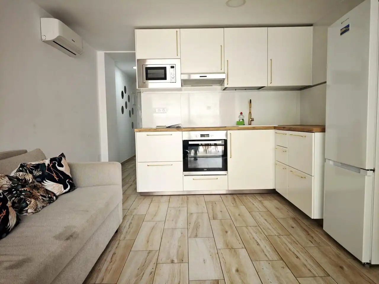 Kitchen of Flat for sale in San Bartolomé de Tirajana  with Air Conditioner, Terrace and Furnished