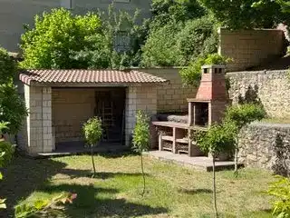 Jardí de Casa adosada en venda en Valle de Sedano amb Jardí privat, Traster i Moblat