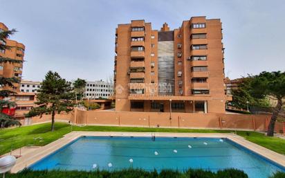 Piscina de Pis en venda en  Madrid Capital amb Calefacció, Terrassa i Moblat