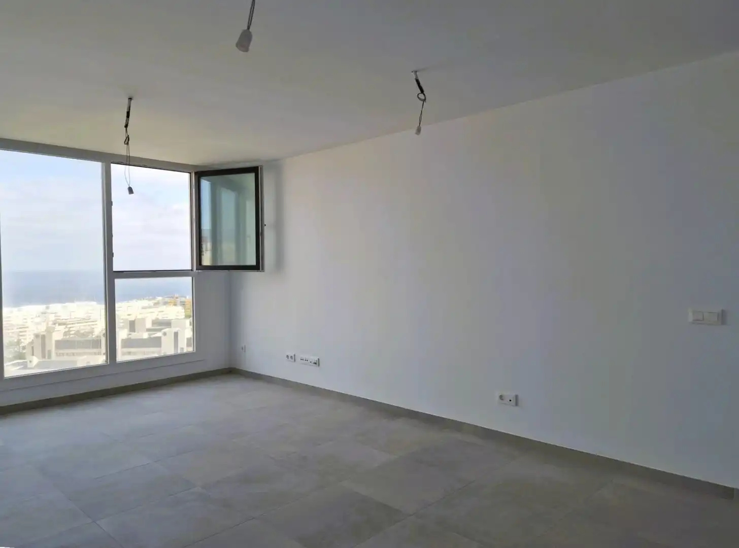 Sala de estar de Piso en venta en Las Palmas de Gran Canaria con Calefacción, Trastero y Piscina comunitaria