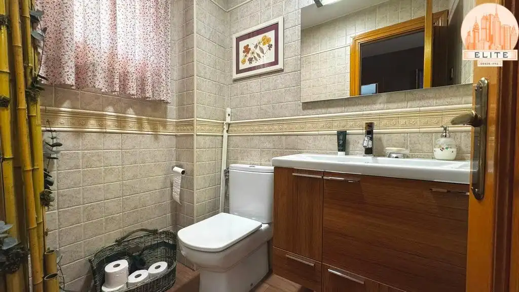 Baño de Casa adosada en venta en Torrejón de la Calzada con Aire acondicionado, Calefacción y Jardín privado