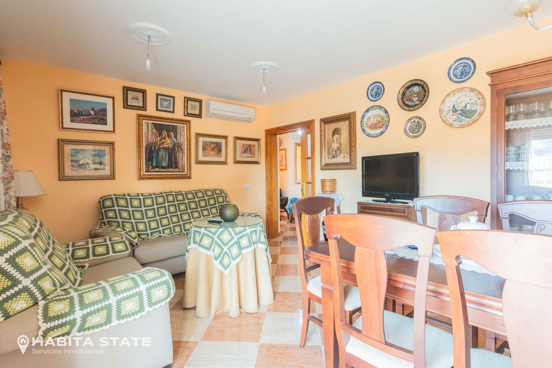 Living room of Flat for sale in Rioja  with Air Conditioner, Heating and Oven