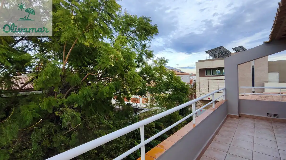 Terrassa de Casa o xalet en venda en Oliva amb Moblat