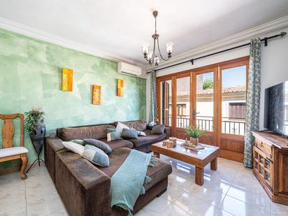 Living room of Single-family semi-detached for sale in  Madrid Capital  with Air Conditioner, Heating and Private garden