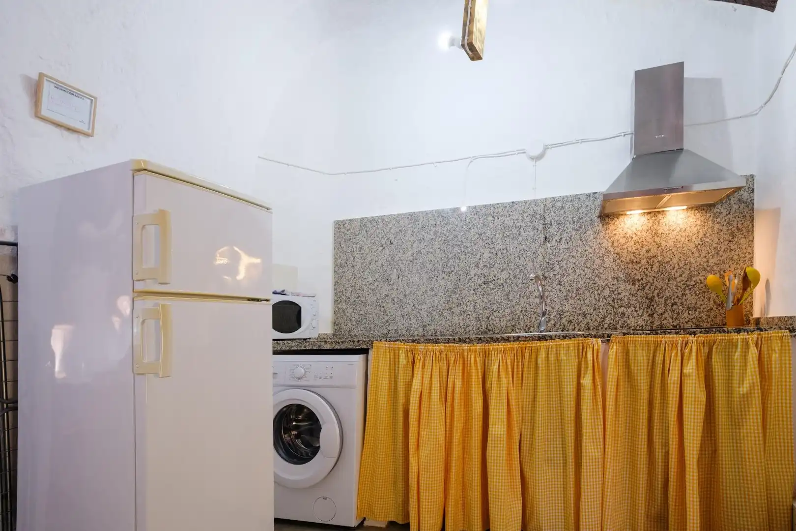 Cuina de Casa adosada en venda en Teba amb Aire condicionat, Jardí privat i Piscina