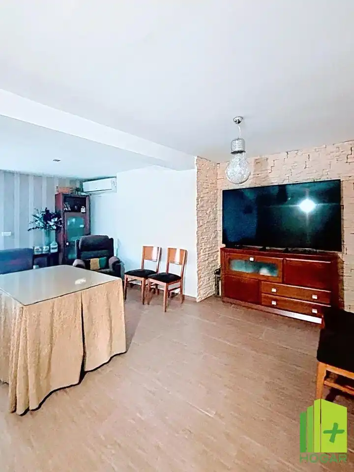Sala de estar de Casa adosada en venta en Jaén con Aire acondicionado, Terraza y Balcón