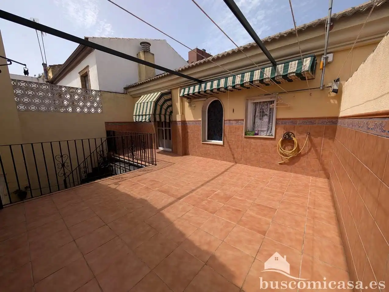 Vista exterior de Casa o xalet en venda en Linares amb Aire condicionat, Calefacció i Jardí privat