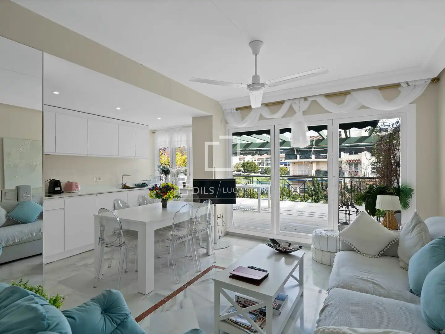 Terraza de Ático en venta en Marbella con Aire acondicionado, Calefacción y Jardín privado