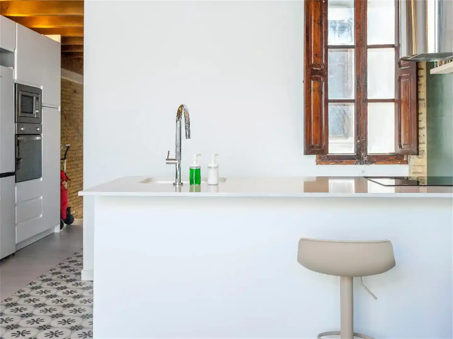 Cuina de Apartament de lloguer en  Valencia Capital amb Aire condicionat