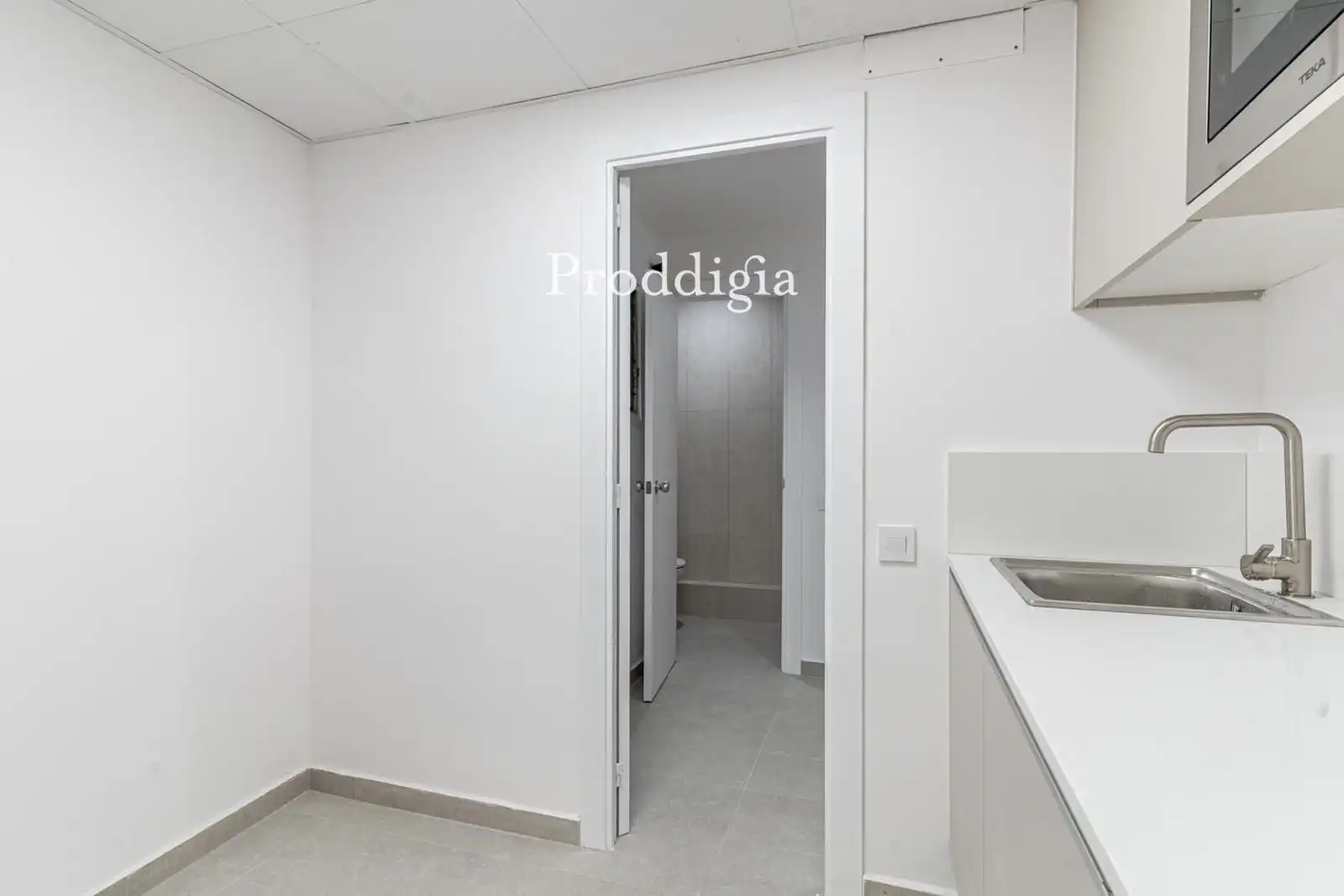 Kitchen of Office for rent in Barcelona  with Air Conditioner, Heating and Alarm
