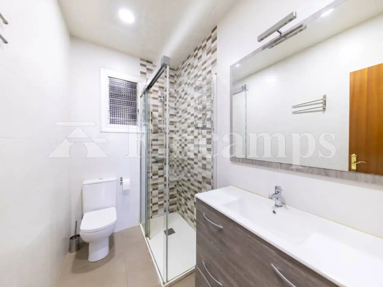 Baño de Piso en venta en Sabadell con Aire acondicionado y Balcón