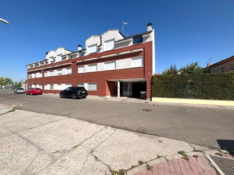 Vista exterior de Pis en venda en Cabezón de Pisuerga amb Calefacció, Traster i Moblat